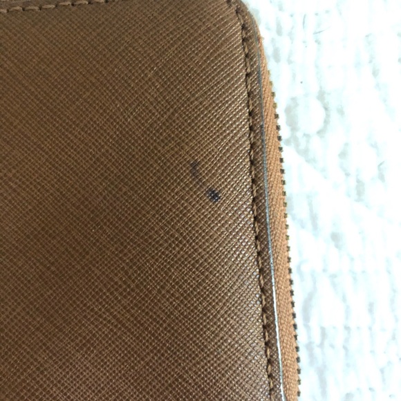 Micheal Kors Wallet - Picture 2 of 5